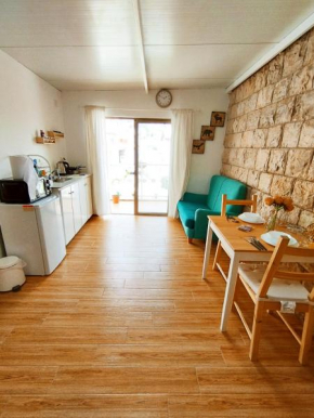 sabbah's appartment couple